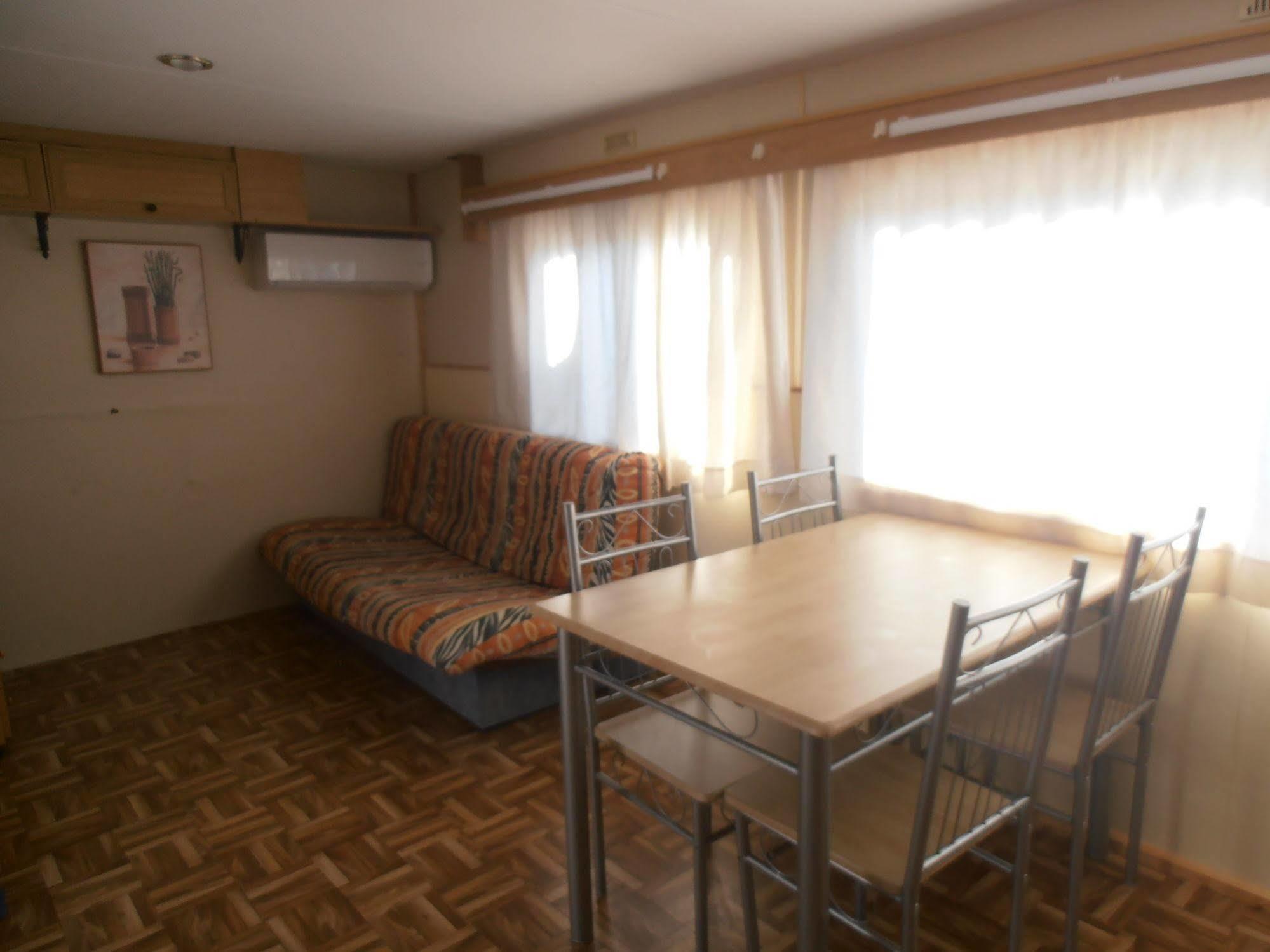 Hotel Oasis Country Park Rugat Esterno foto