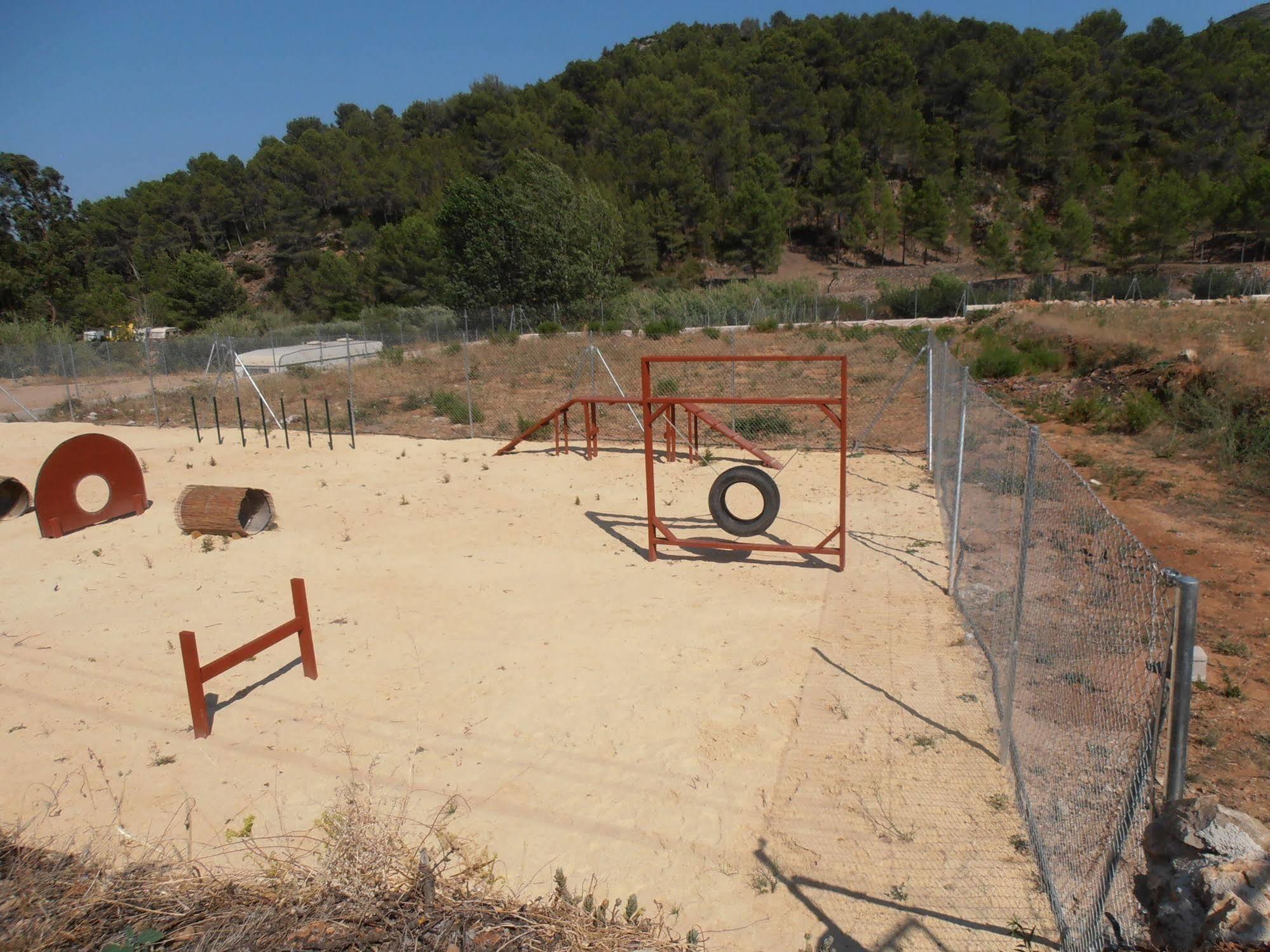 Hotel Oasis Country Park Rugat Esterno foto